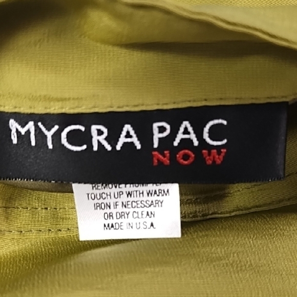 Reversible Green Trench Coat with Pockets Belt Accent can be Removed & Reversed - Picture 10 of 13